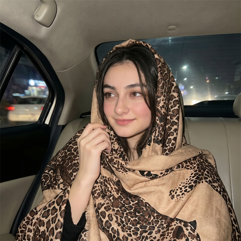 Vintage Leopard Print Hijab an - Vintage Women Fashion recension och pris