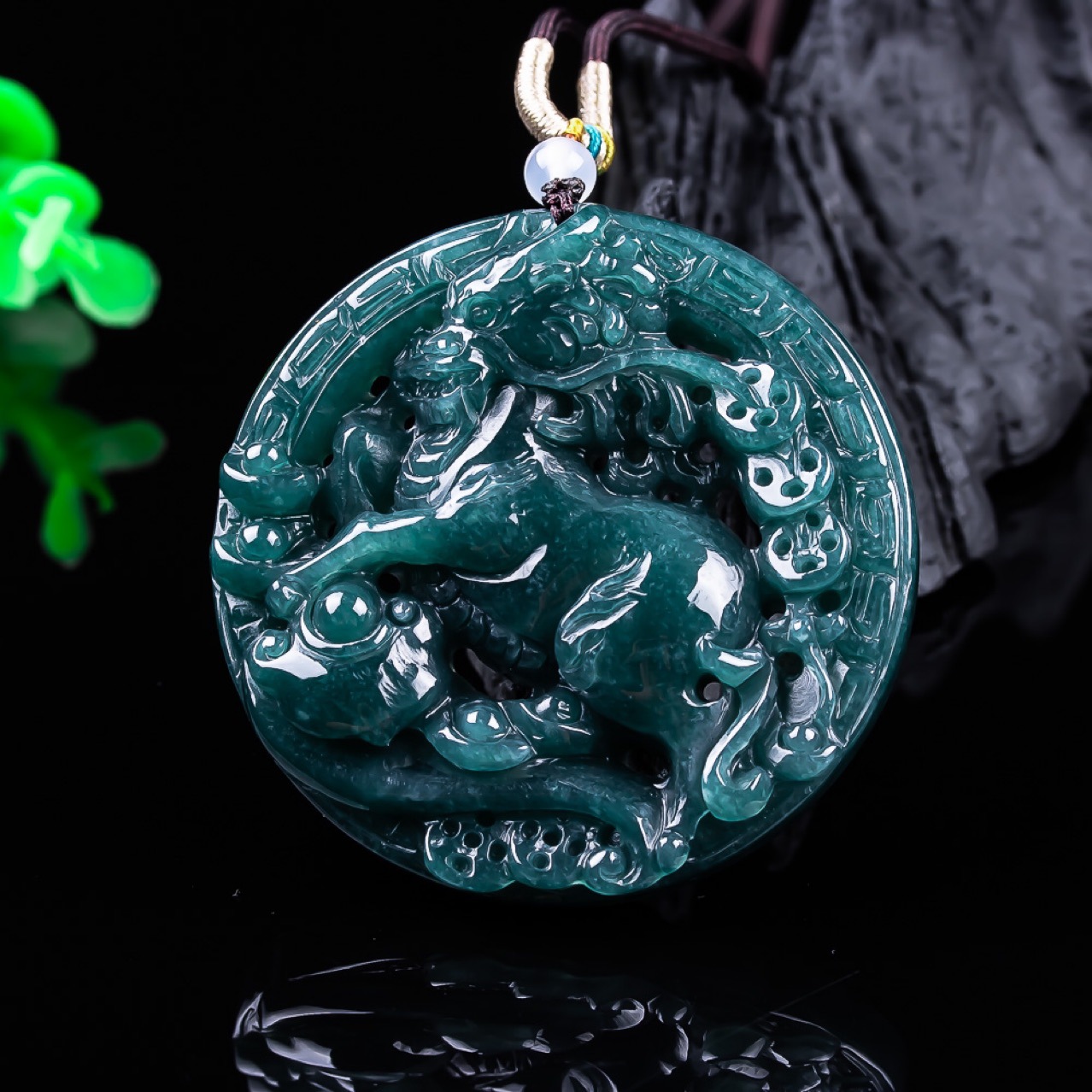 Burmese Jadeite Dragon Pendant - Vintage Fashion recension och pris