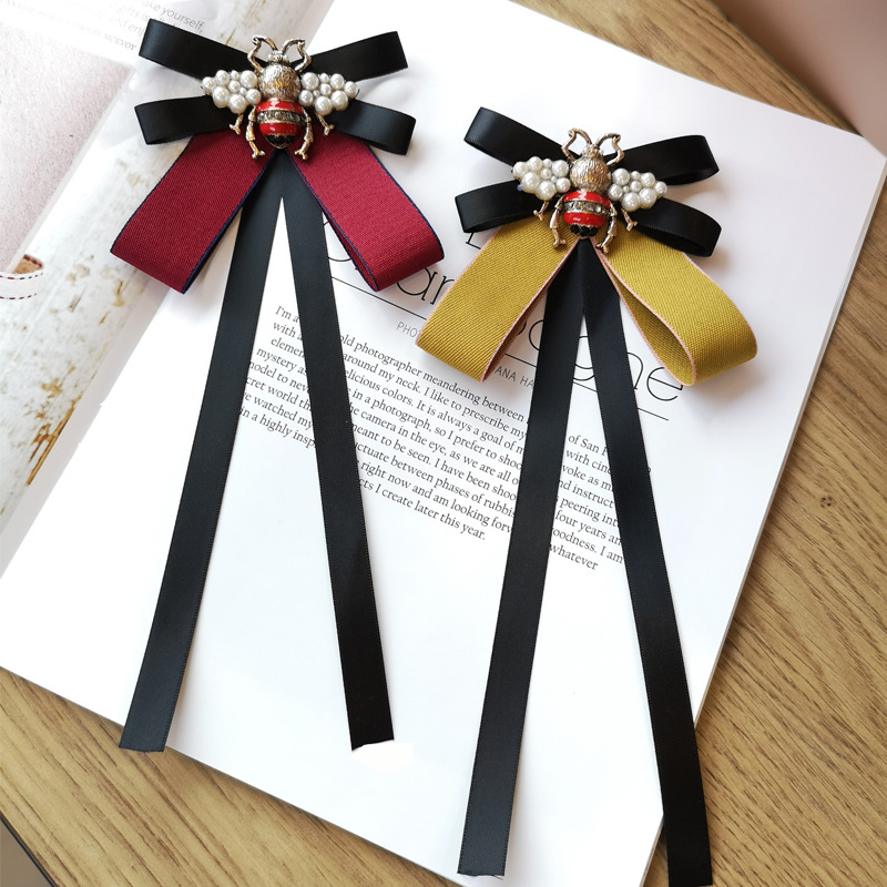 Vintage British Pearl Bee Bow  - Vintage Fashion Boutique recension och pris