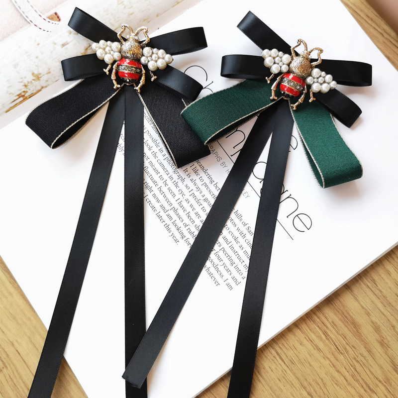 Vintage British Pearl Bee Bow  - Vintage Fashion Boutique recension och pris