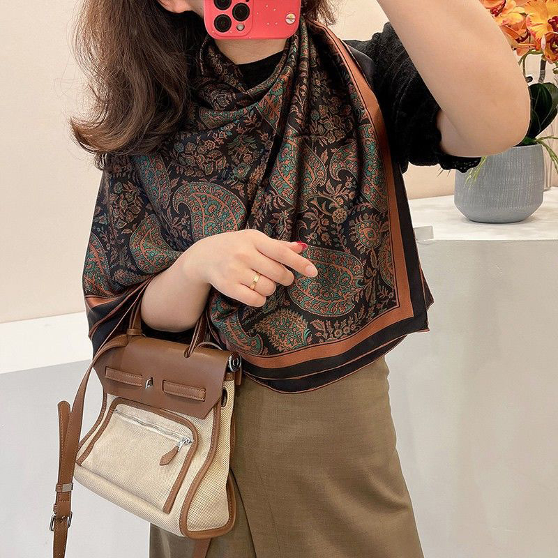 Paisley Print Square Scarf Vin - Vintage Fashion Patterns recension och pris