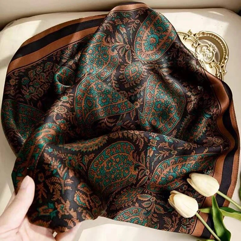 Paisley Print Square Scarf Vin - Vintage Fashion Patterns recension och pris